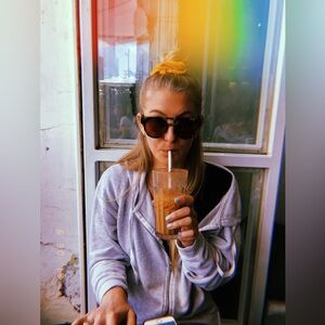 Meet your Posher, Maura